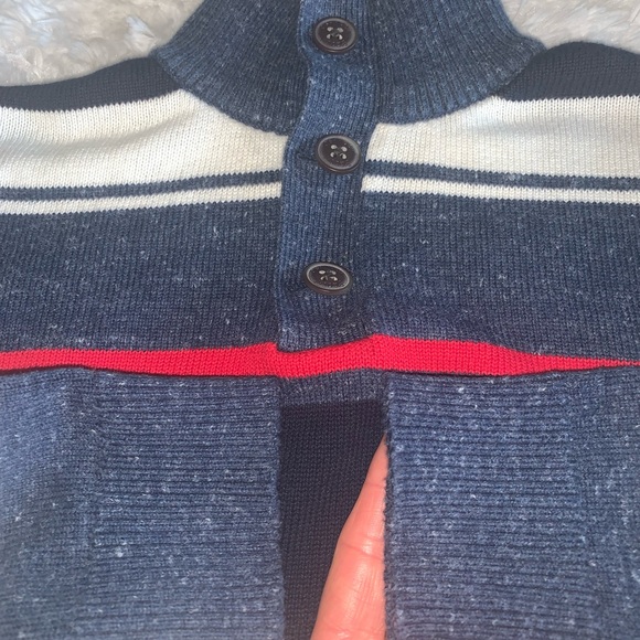 OshKosh B’gosh warm winter sweater. Virtually New! Sz 14 - Picture 2 of 6